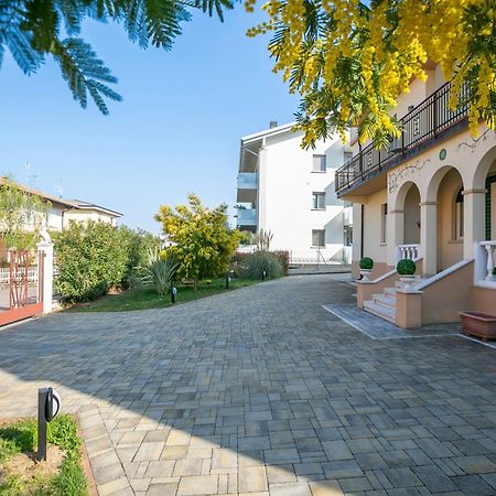 Villa Mimosa - Appartamento 1 - Happy Rentals เดเซนซาโนเดลการ์ดา ภายนอก รูปภาพ