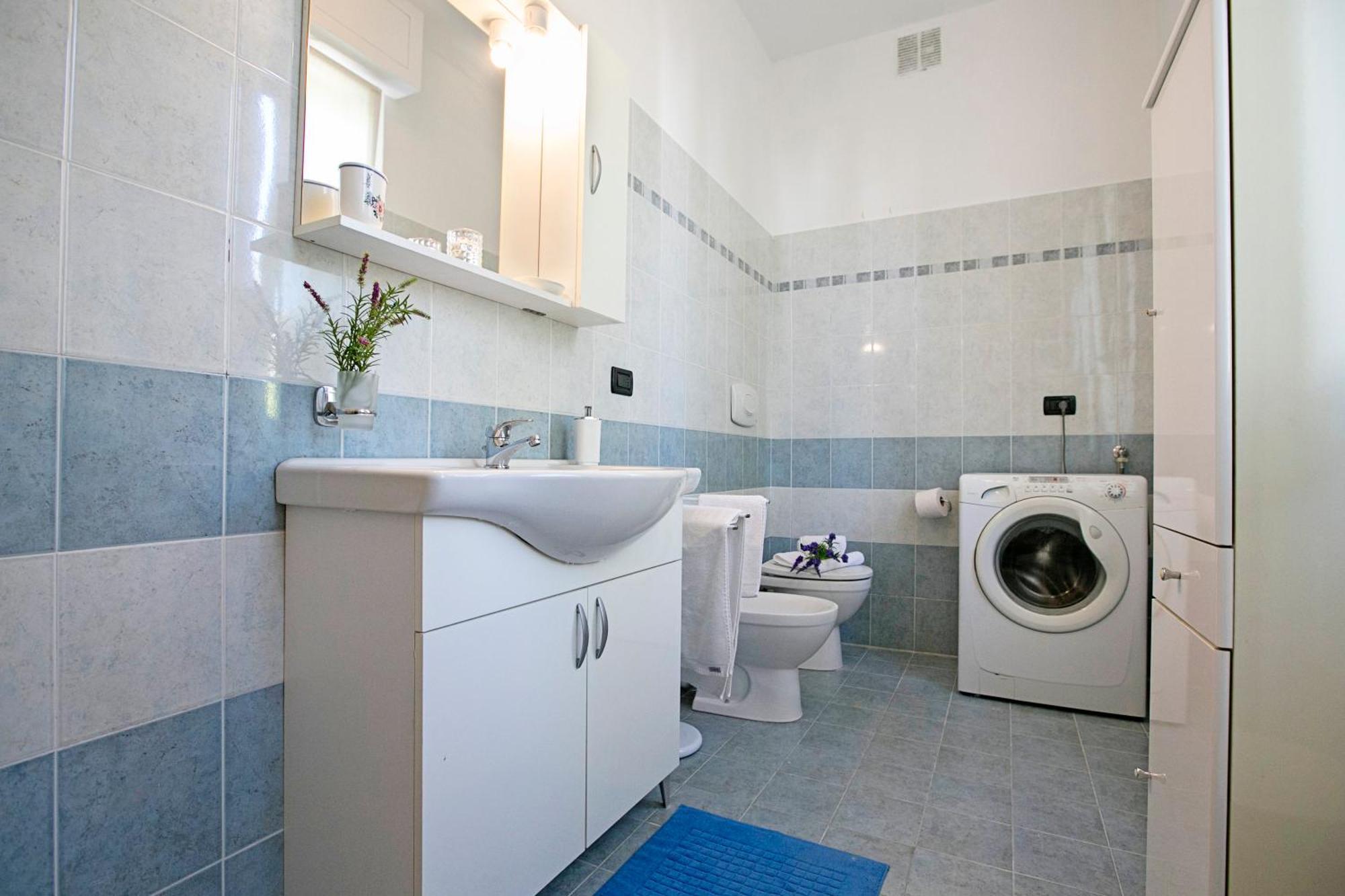 Villa Mimosa - Appartamento 1 - Happy Rentals เดเซนซาโนเดลการ์ดา ภายนอก รูปภาพ